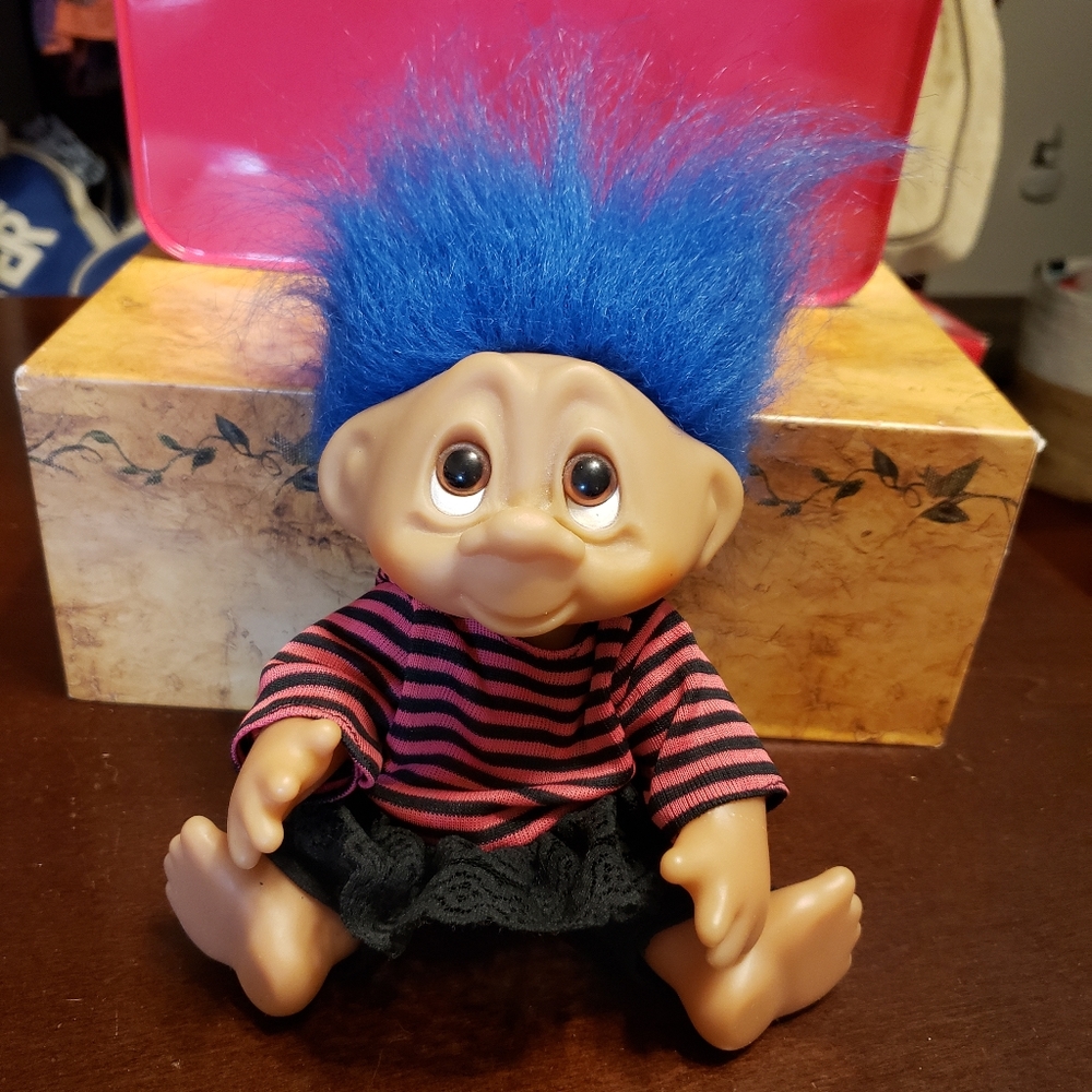This troll doll can move  So to for Easter - Picture 12 of 12
